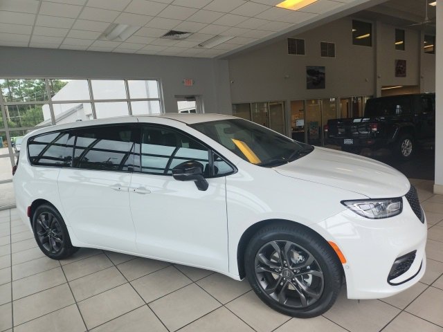 New 2026 Chrysler Pacifica Select image 9