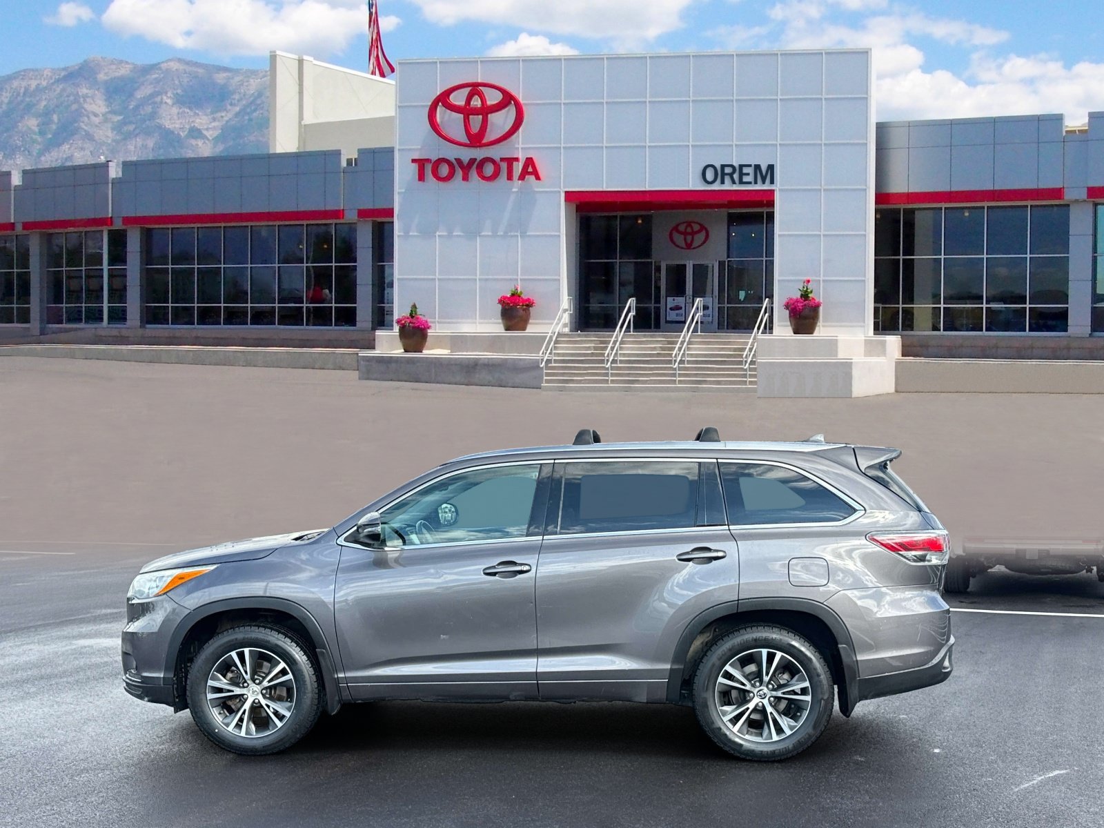 Used 2016 Toyota Highlander XLE w/ Four Season Floor Mat Package AWD/4WD image 7