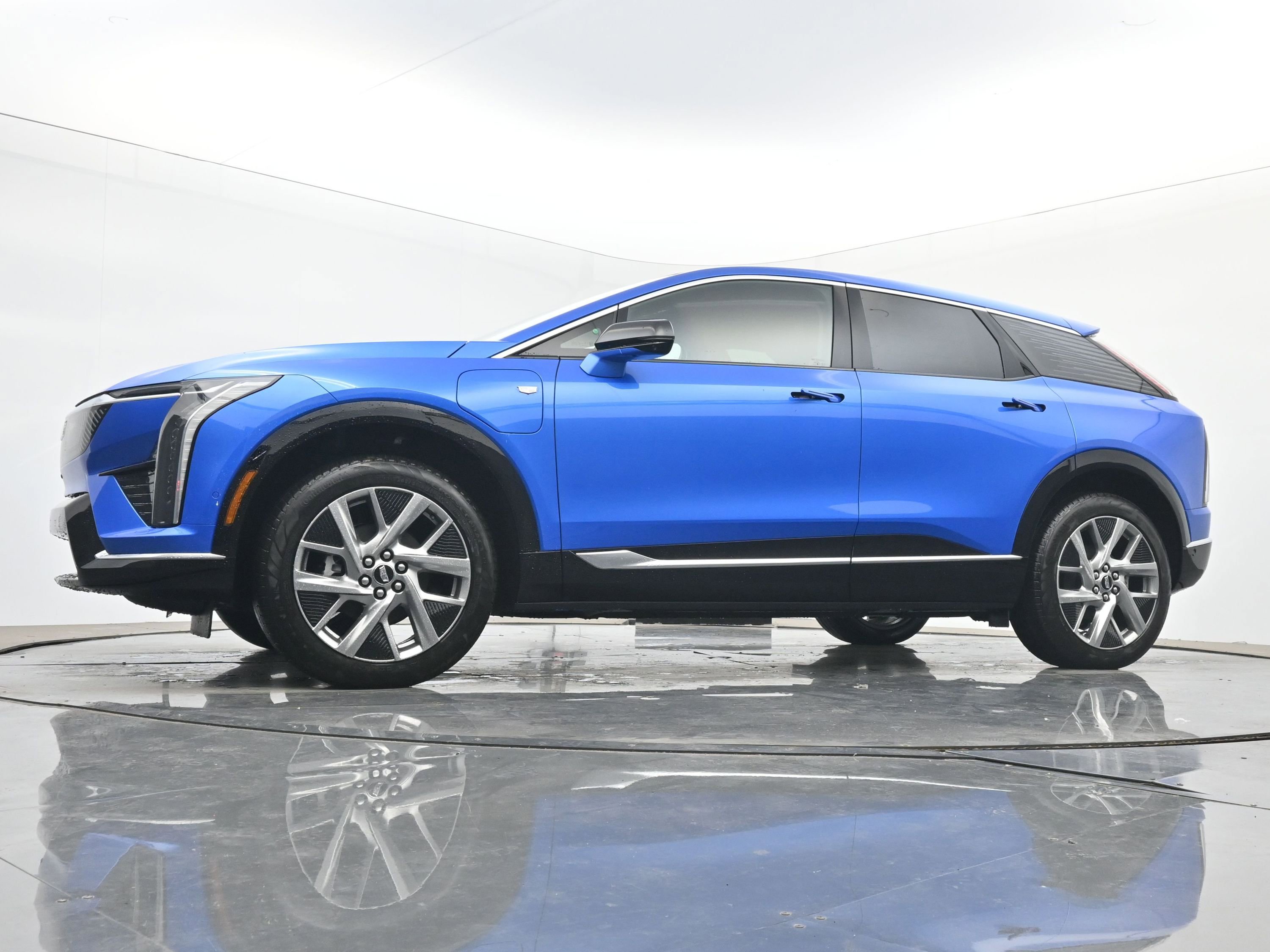 New 2026 Cadillac Optiq Luxury 1 w/ LPO, Floor Liner Package AWD/4WD image 16