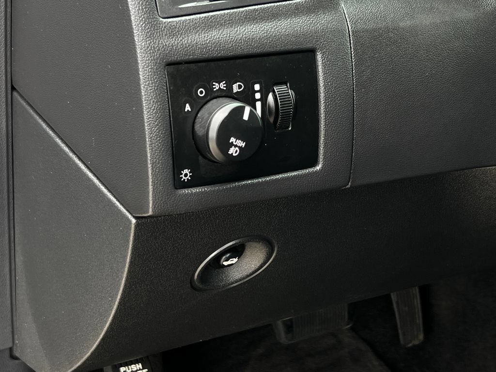 Used 2010 Chrysler 300 Touring RWD image 7