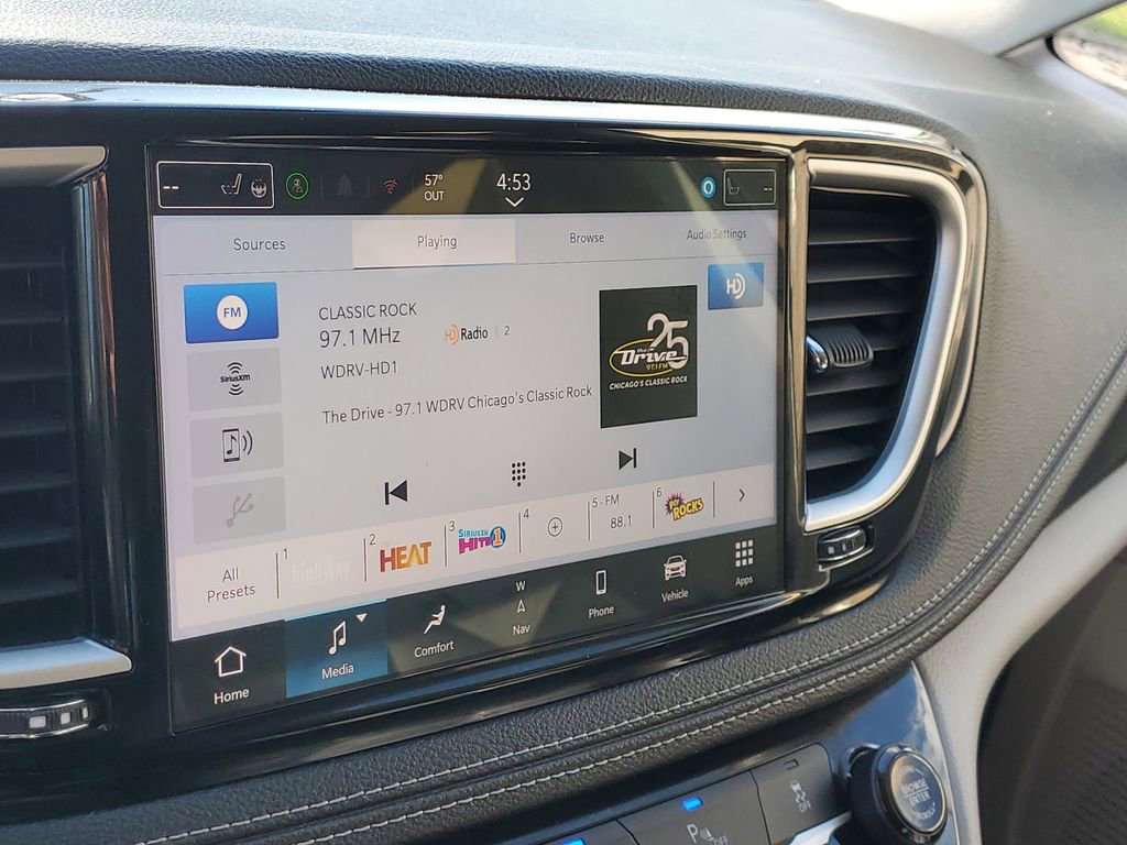 Used 2024 Chrysler Pacifica Limited FWD image 30