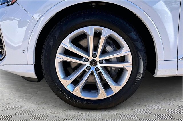 New 2025 Audi Q7 3.0T Prestige image 12