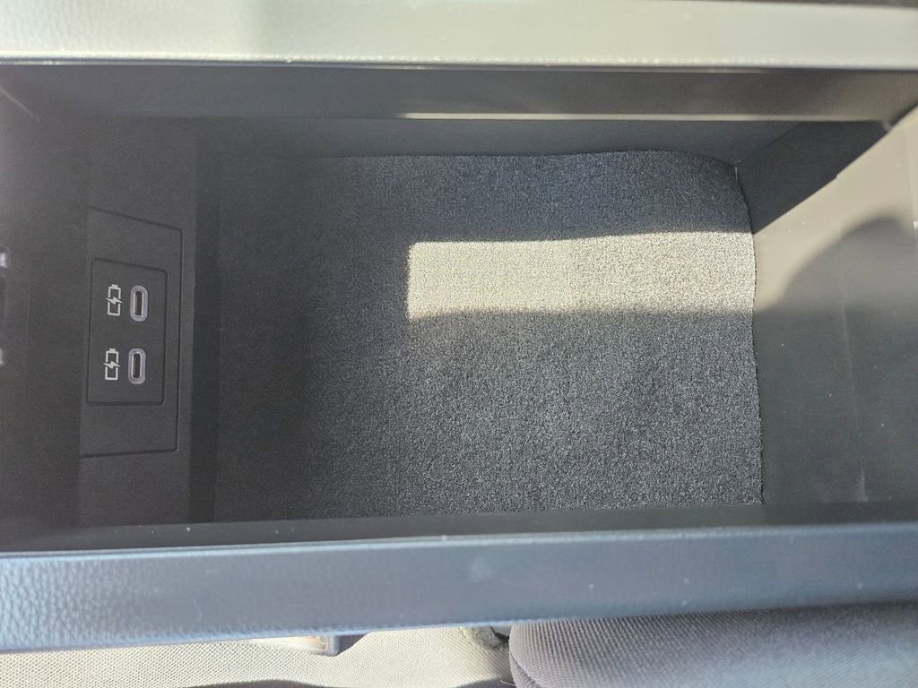 Used 2024 Toyota Prius LE image 28