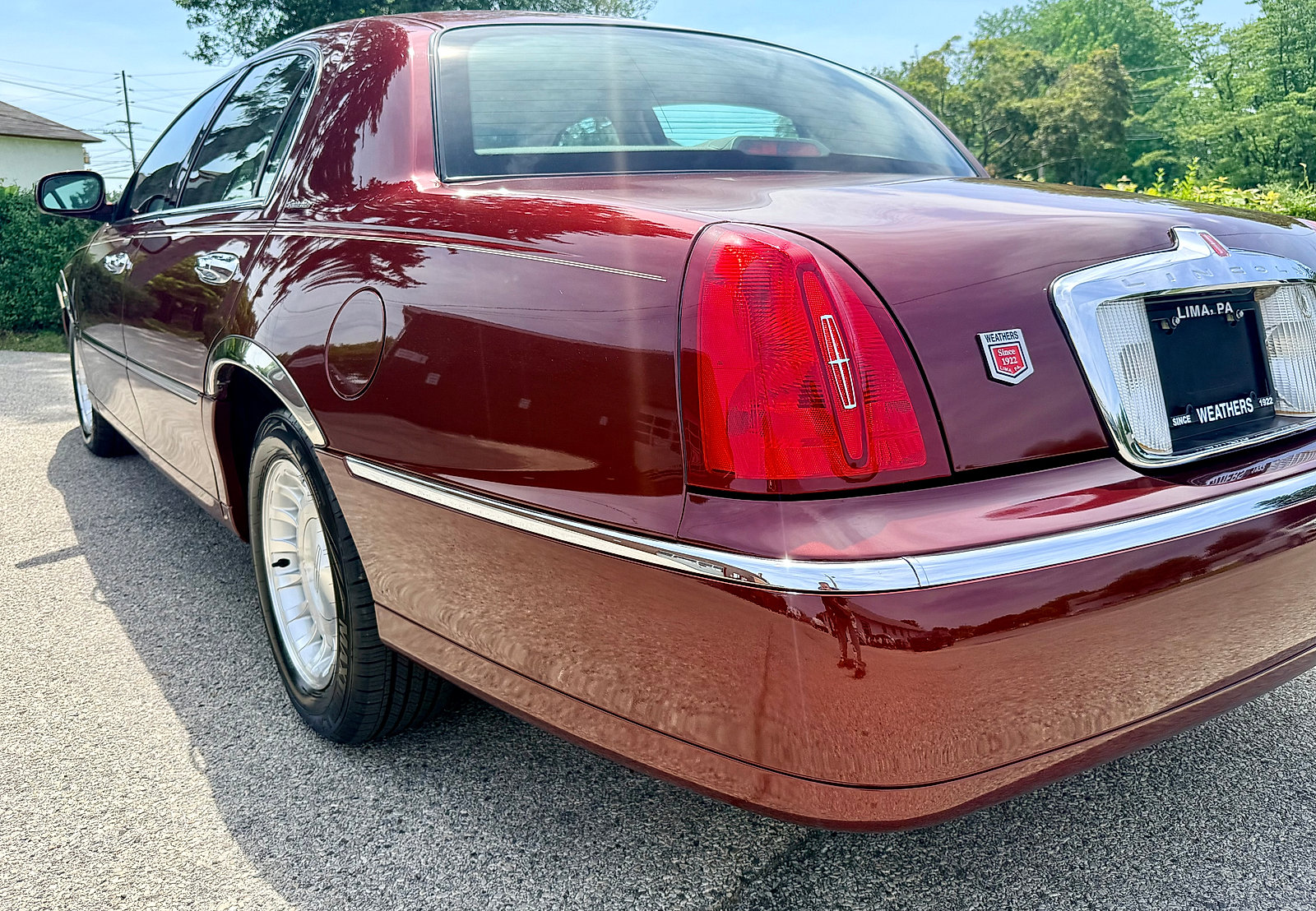 Used 2002 Lincoln Town Car Executive RWD image 14