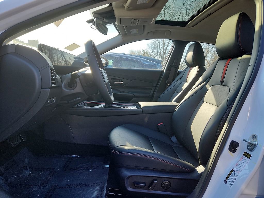 New 2026 Nissan Sentra SR w/ SR Premium Package FWD image 6