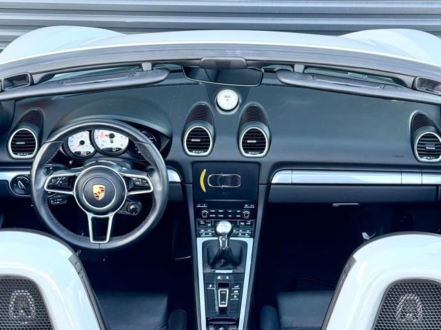 Used 2024 Porsche 718 Boxster RWD image 2