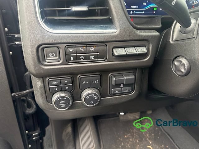 Used 2024 Chevrolet Suburban High Country AWD/4WD image 17