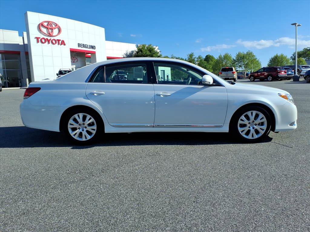 Used 2012 Toyota Avalon FWD image 3