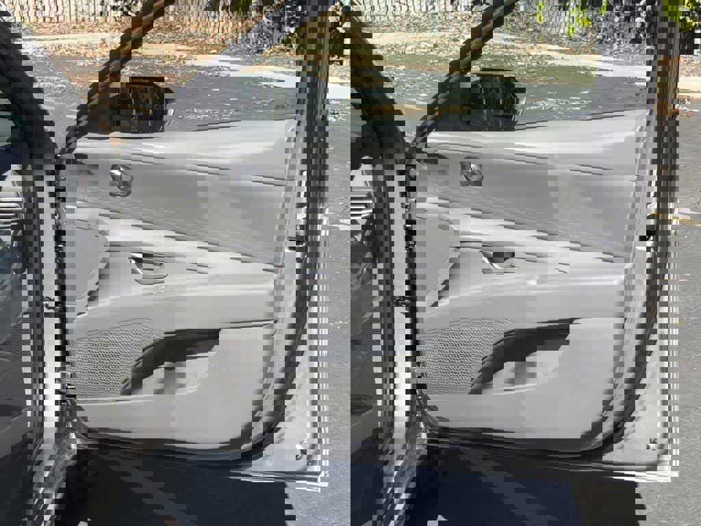 Used 2023 Hyundai Elantra SEL w/ Cargo Package image 32