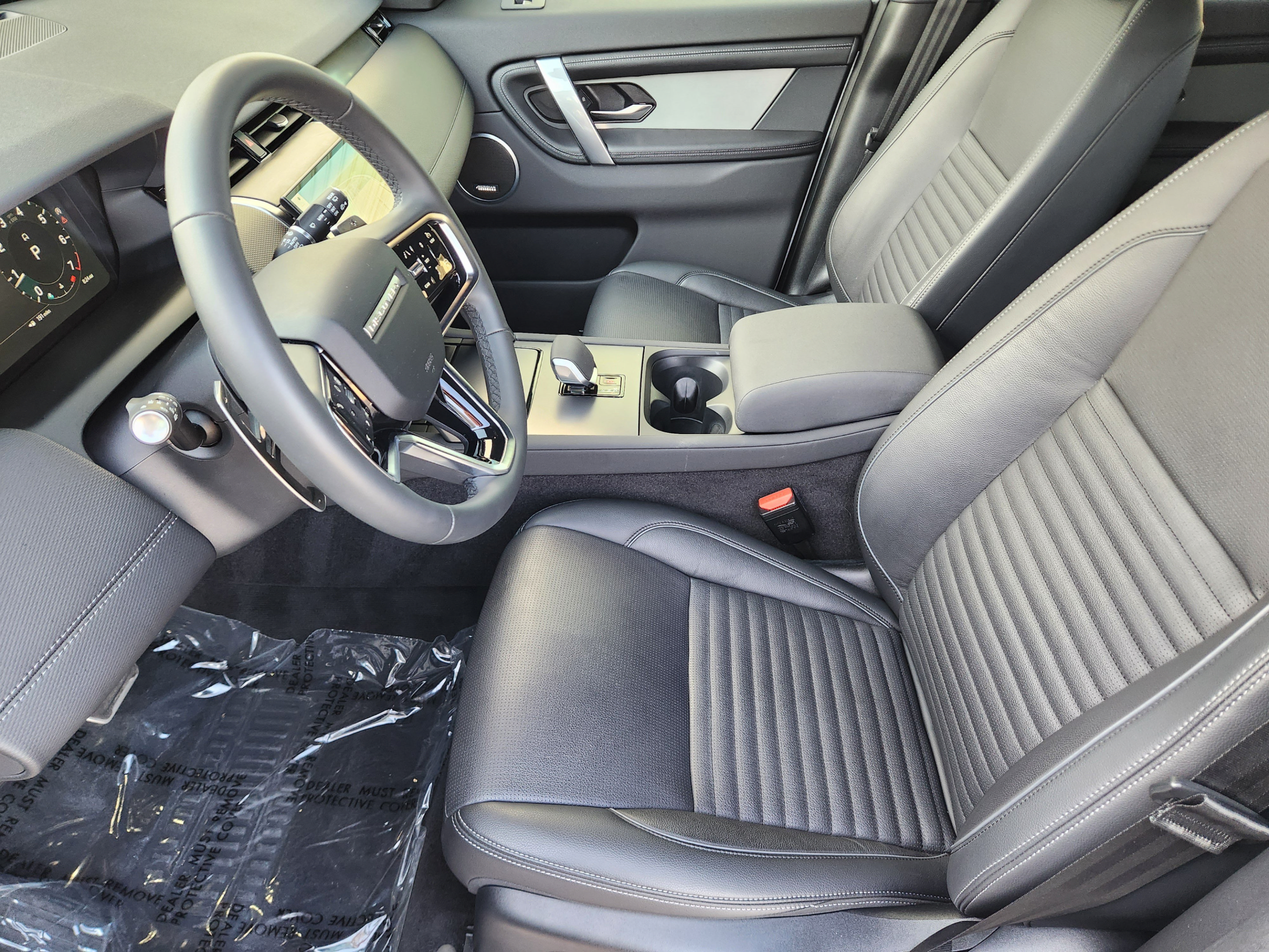 Certified 2025 Land Rover Discovery Sport Dynamic SE AWD/4WD image 8