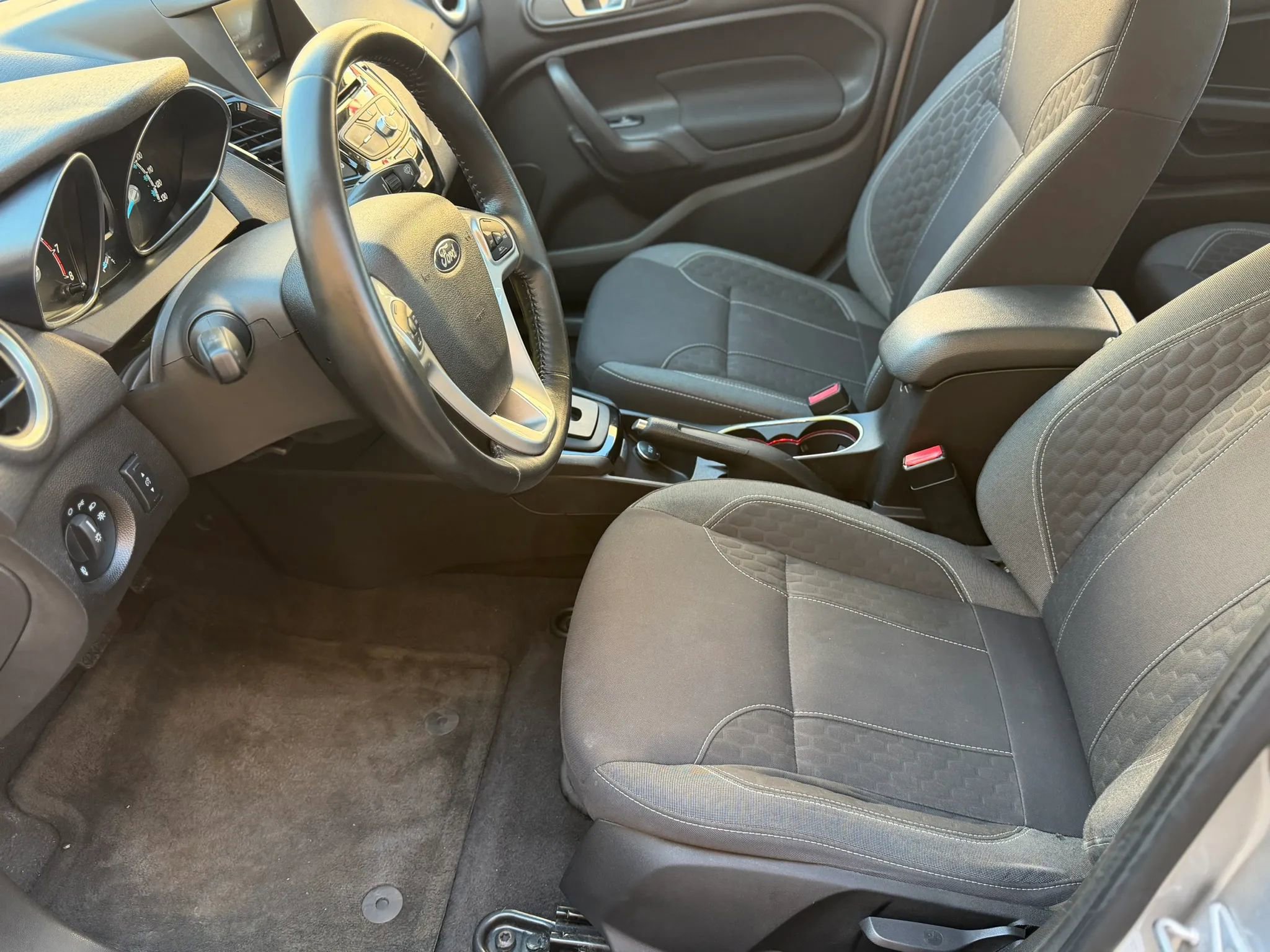 Used 2014 Ford Fiesta SE w/ Equipment Group 201A image 9