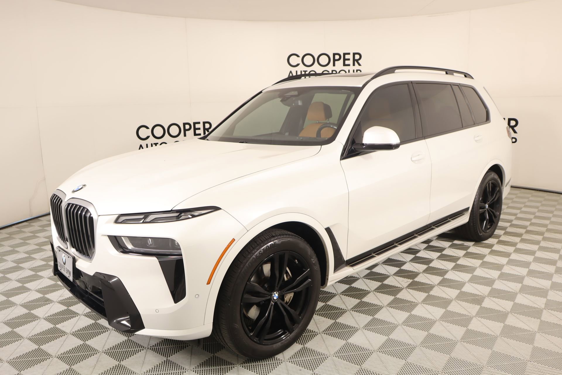 Used 2024 BMW X7 xDrive40i w/ Executive Package image 11