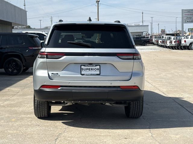 New 2026 Jeep Grand Cherokee Altitude AWD/4WD image 4