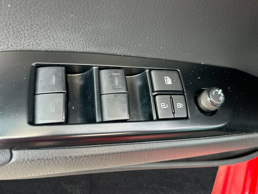 Used 2025 Toyota Camry SE w/ Convenience Package FWD image 13