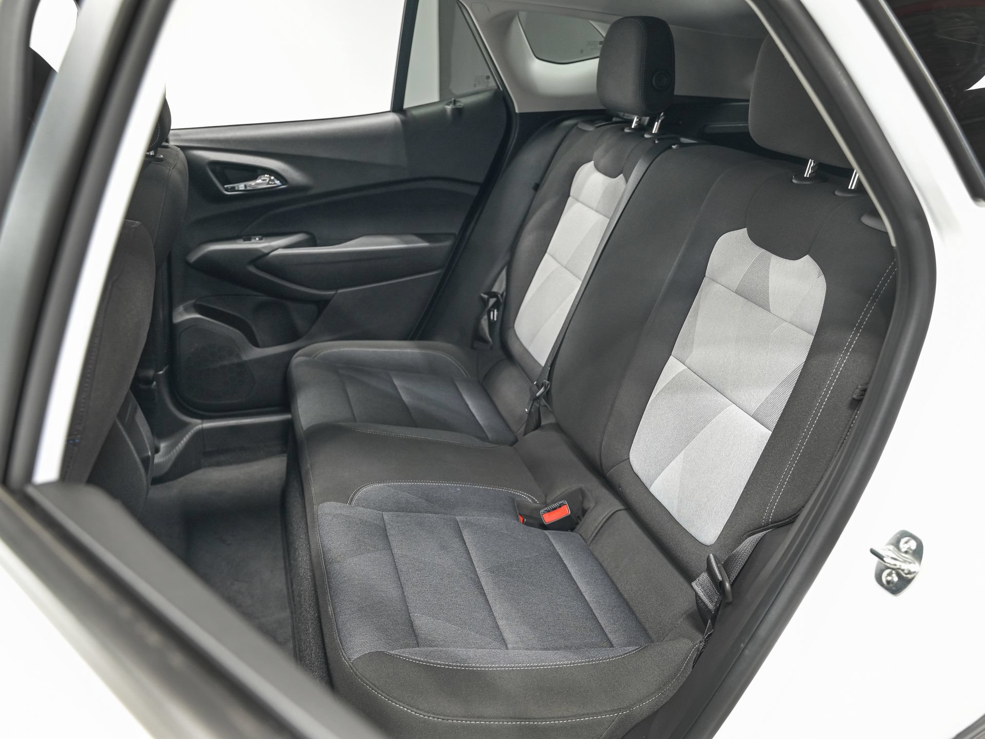 Used 2026 Chevrolet Trax LS w/ LS Convenience Package FWD image 26