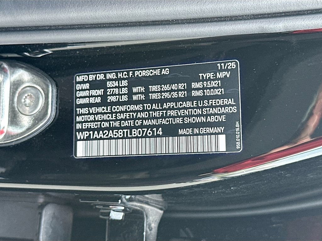 Certified 2026 Porsche Macan AWD/4WD image 32