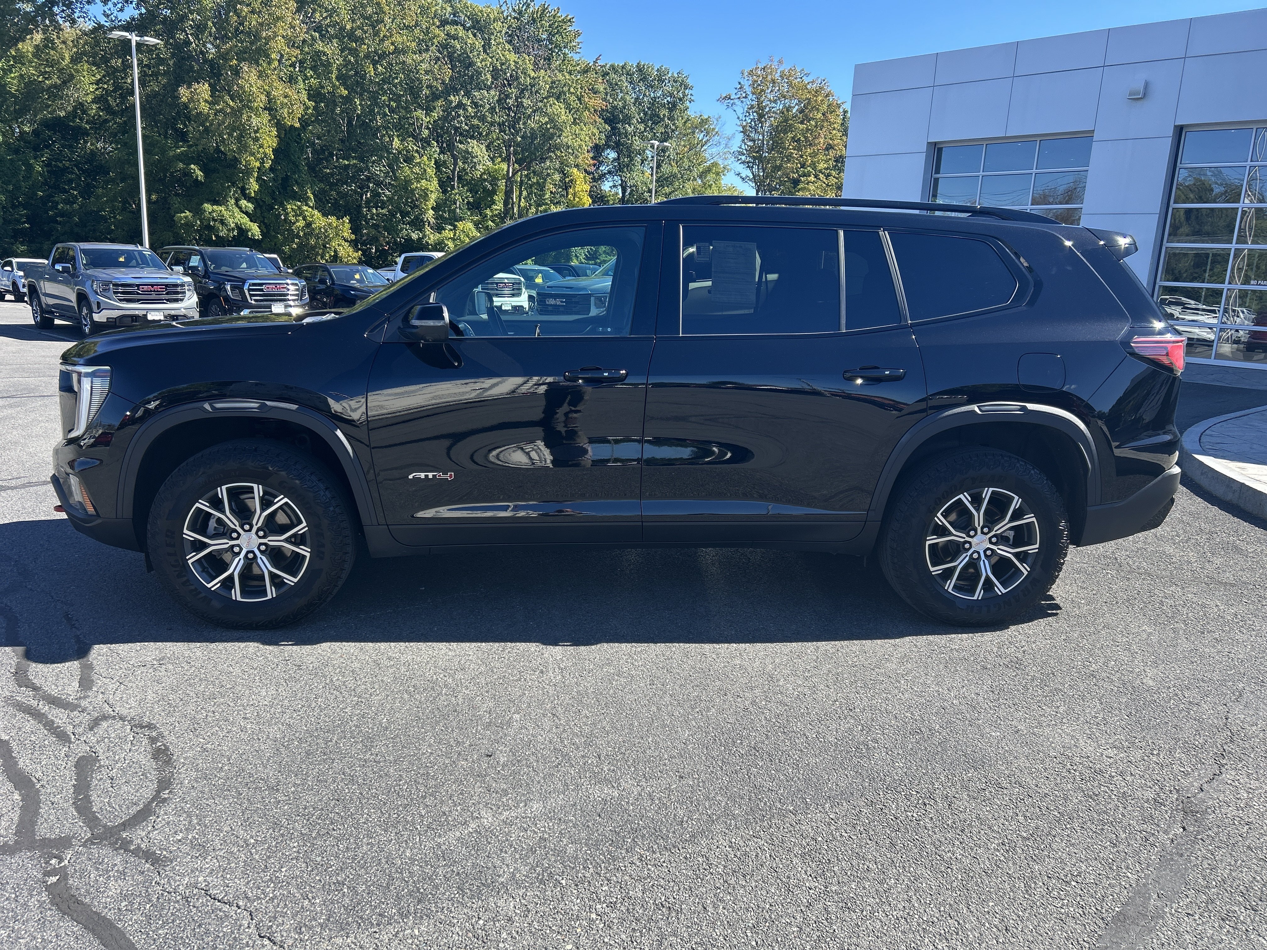Used 2024 GMC Acadia AT4 w/ Luxury Package AWD/4WD image 2