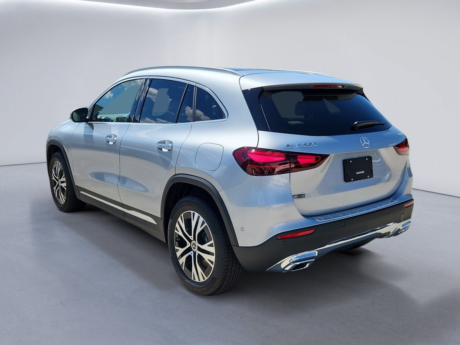 New 2026 Mercedes-Benz GLA 250 4MATIC image 5