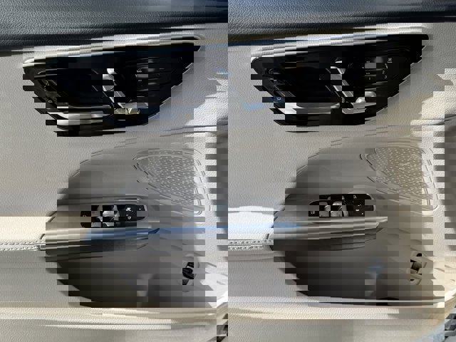 New 2025 Mercedes-Benz C 300 Sedan image 9