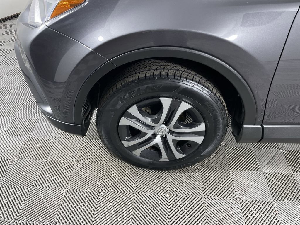 Used 2018 Toyota RAV4 LE w/ Carpet Mat Package image 30