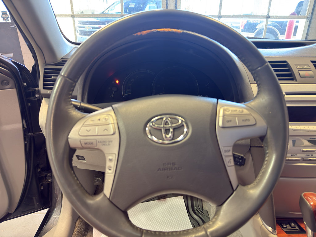 Used 2010 Toyota Camry Hybrid image 17