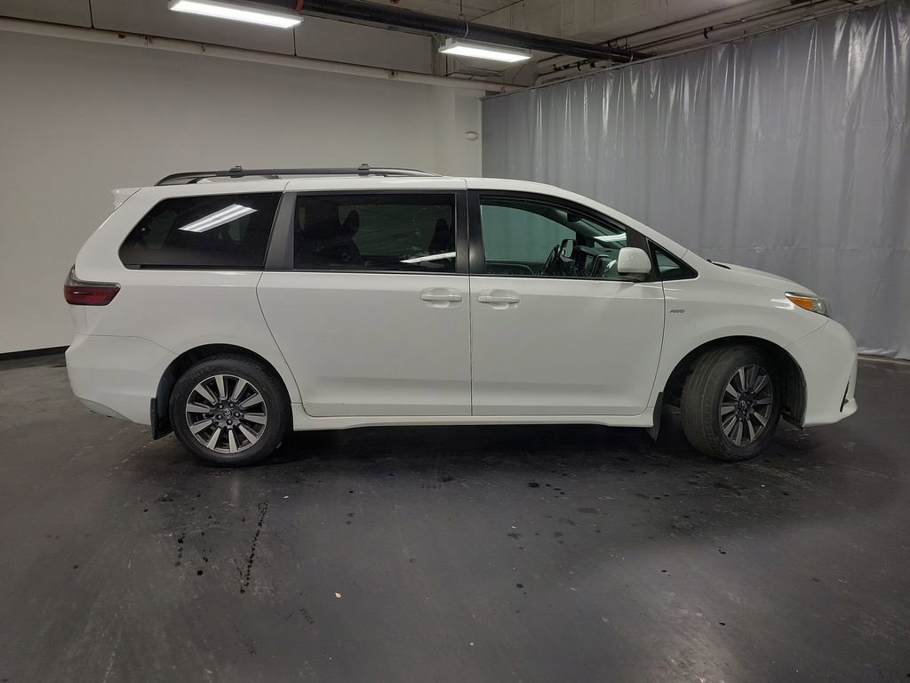 Used 2020 Toyota Sienna LE image 9