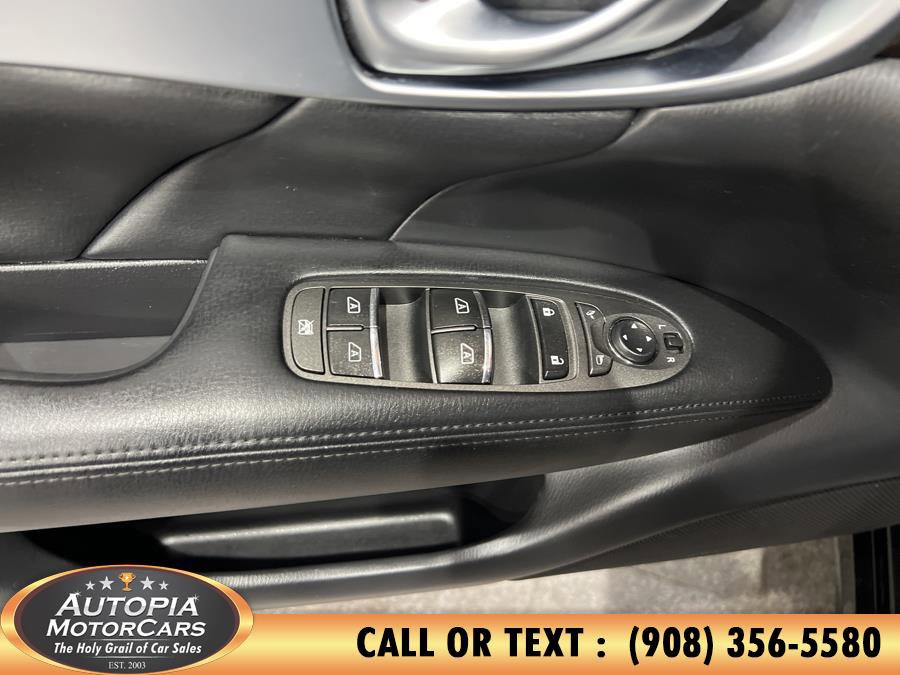 Used 2017 INFINITI Q70 3.7 image 20