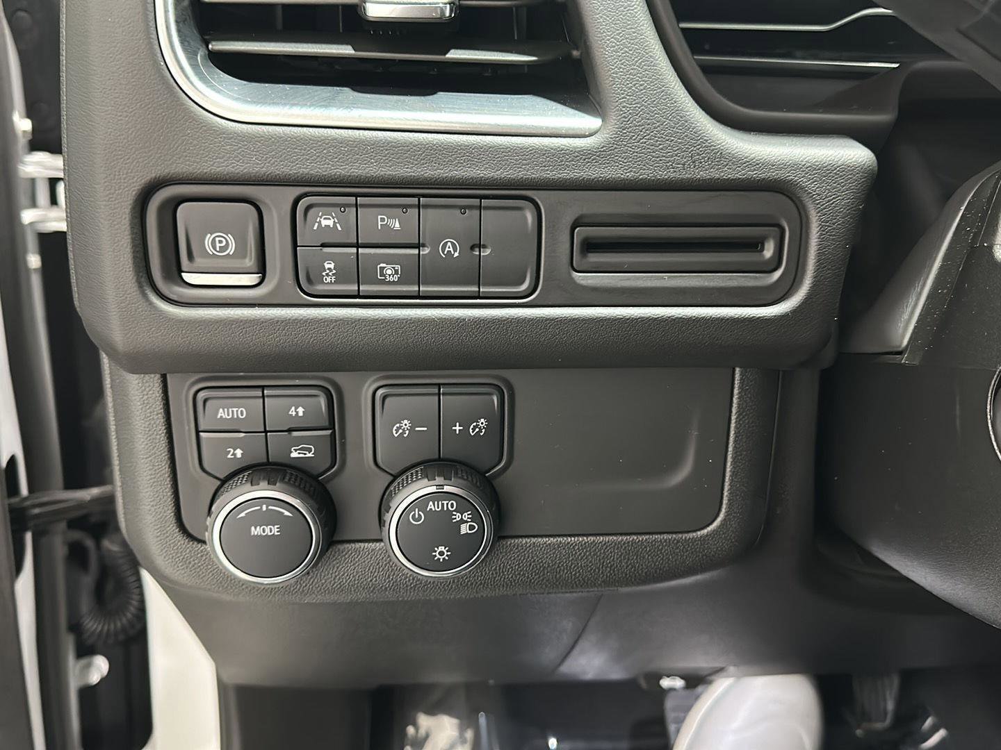 Used 2024 Chevrolet Tahoe RST w/ Luxury Package image 18