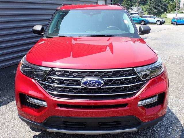 Certified 2024 Ford Explorer XLT w/ Equipment Group 202A AWD/4WD image 12