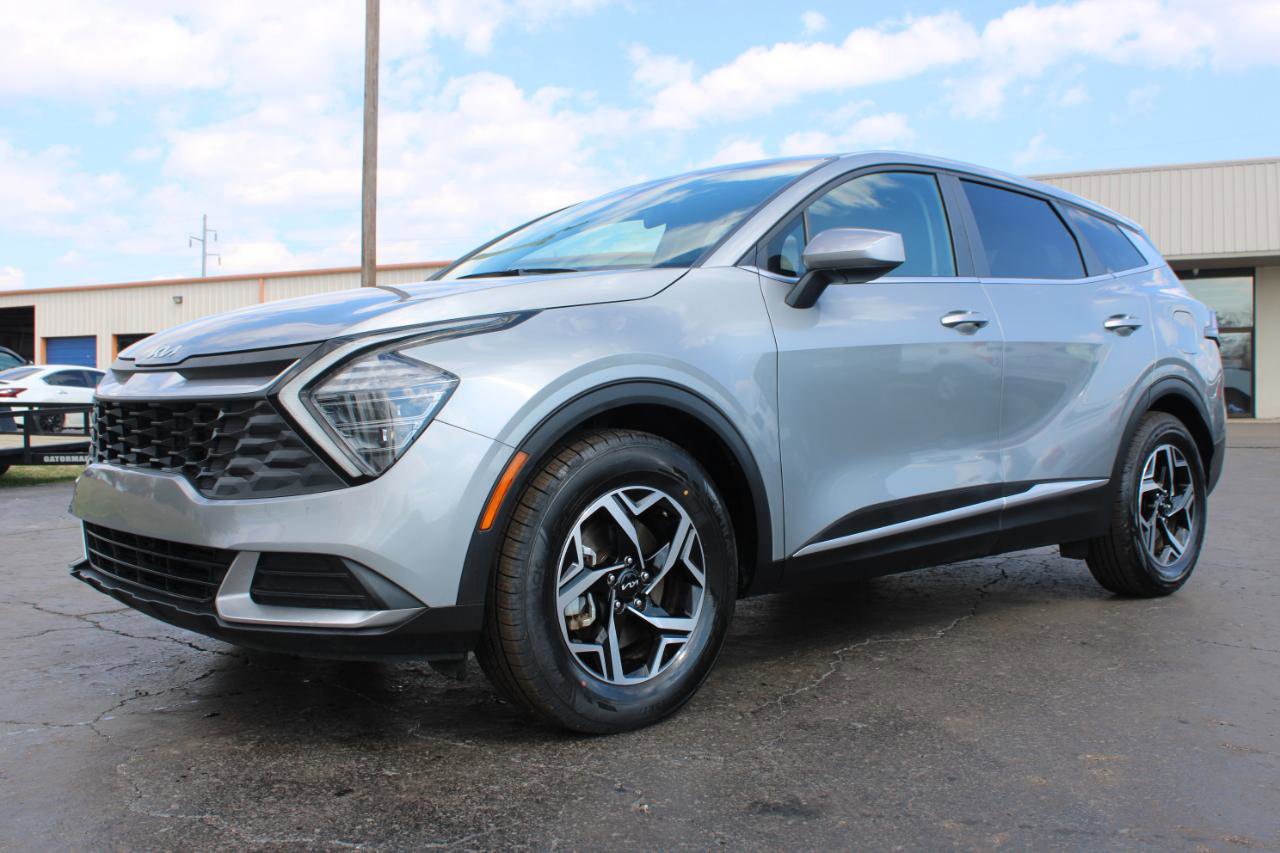 Used 2024 Kia Sportage LX image 11