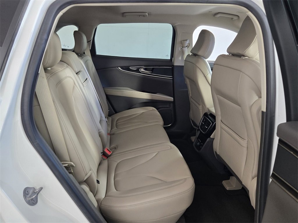 Used 2023 Lincoln Nautilus FWD w/ Premium Package image 12