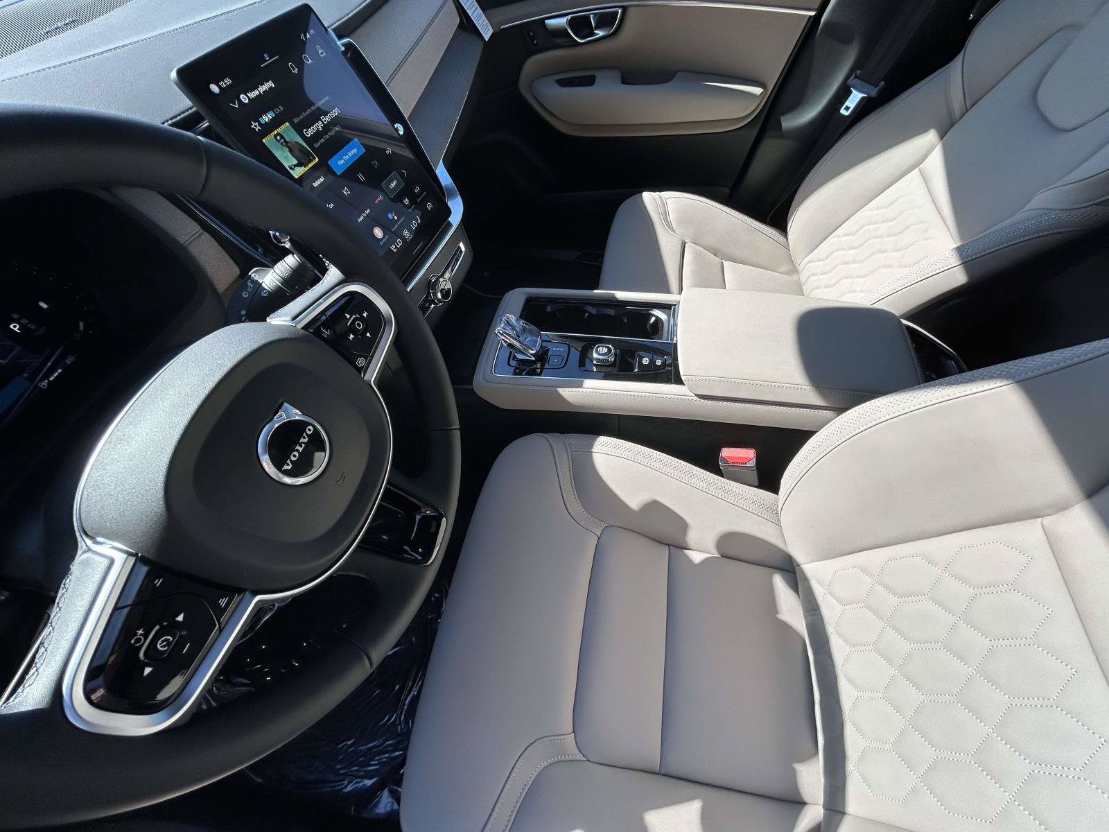 New 2026 Volvo XC90 B6 Plus w/ Protection Package Premier AWD/4WD image 10