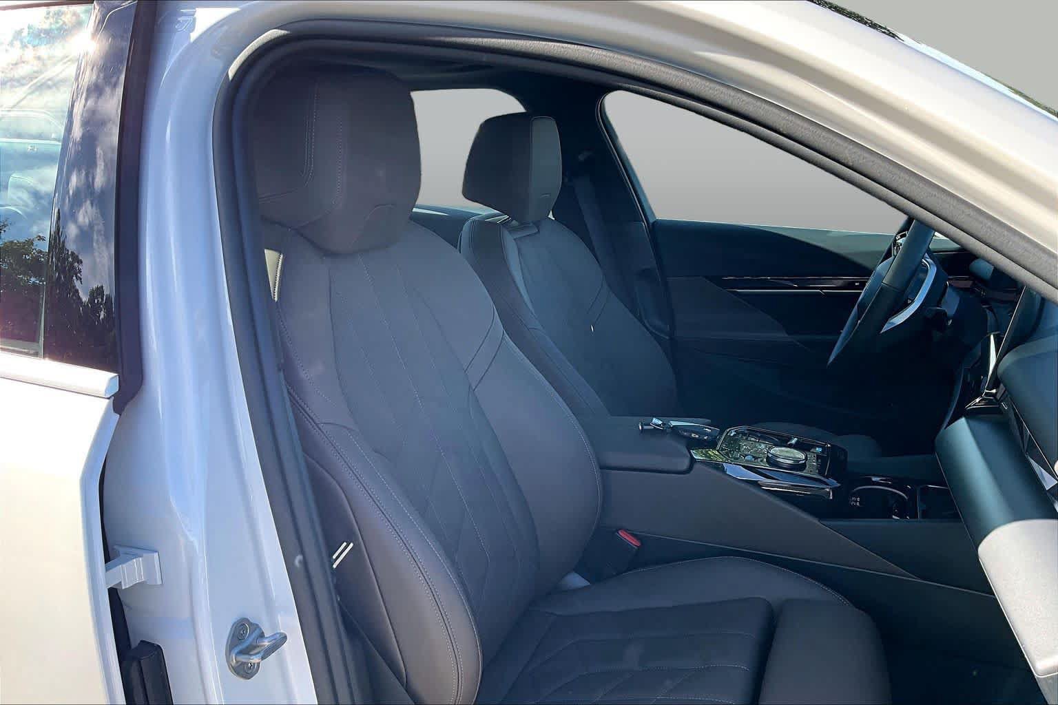 Certified 2024 BMW i5 eDrive40i w/ M Sport Package RWD image 8