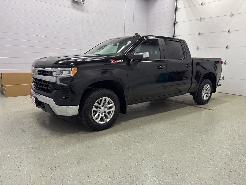 Used 2023 Chevrolet Silverado 1500 LT AWD/4WD image 7
