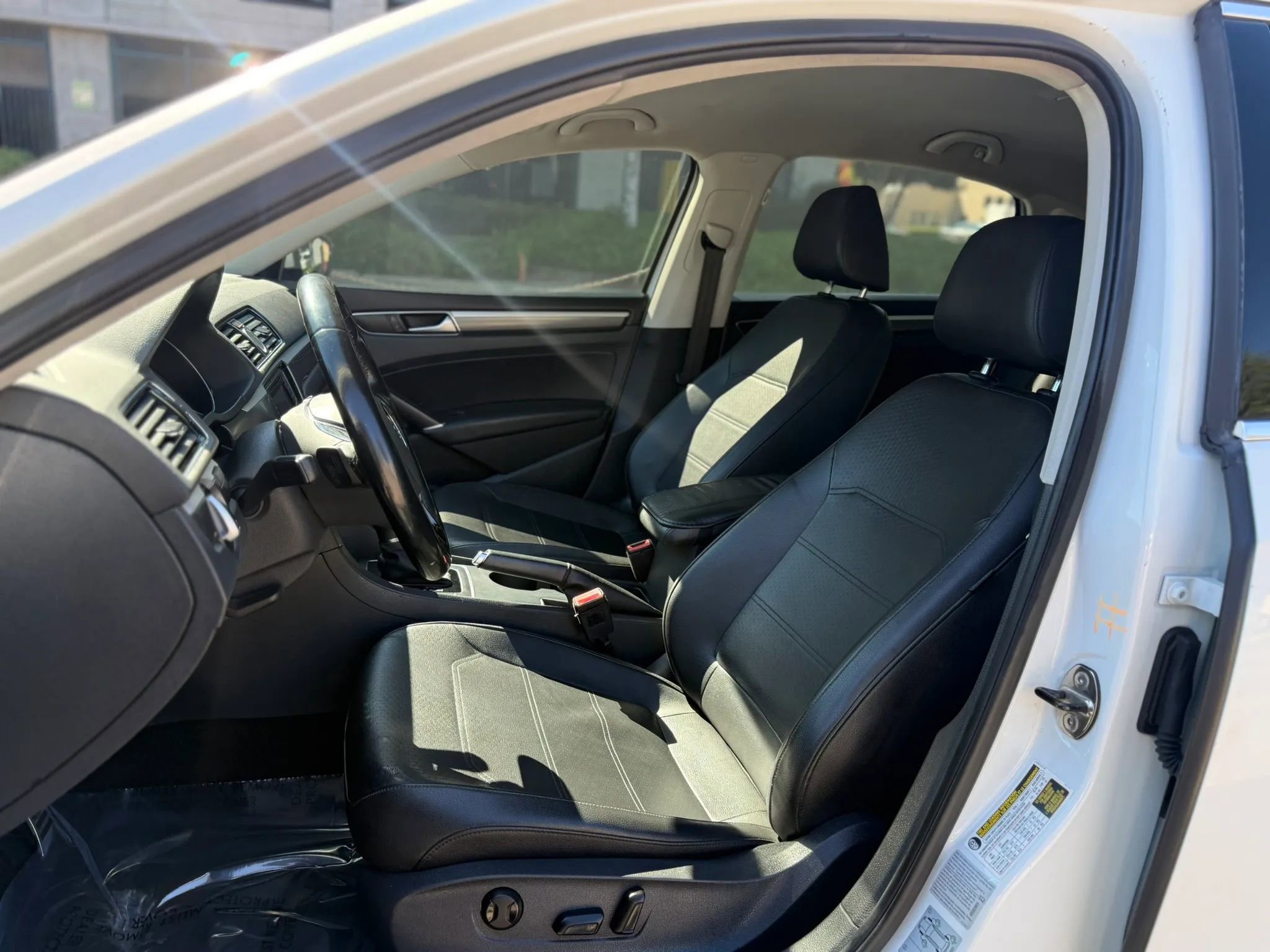 Used 2017 Volkswagen Passat 1.8T R-Line image 13