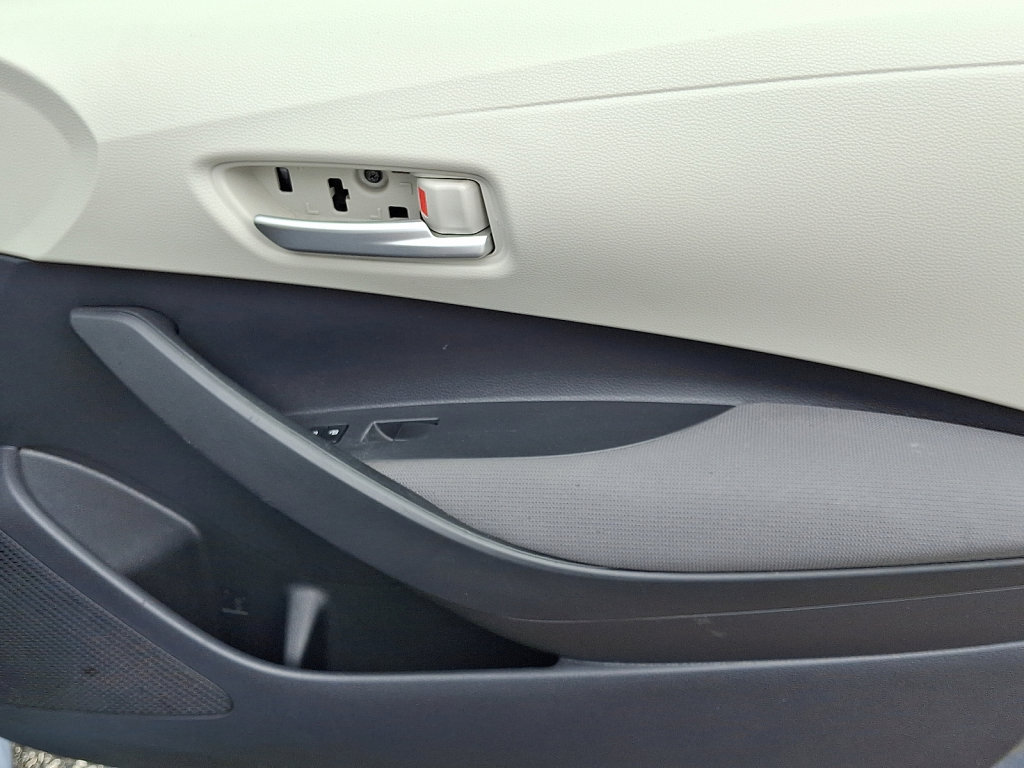 Used 2020 Toyota Corolla LE image 10