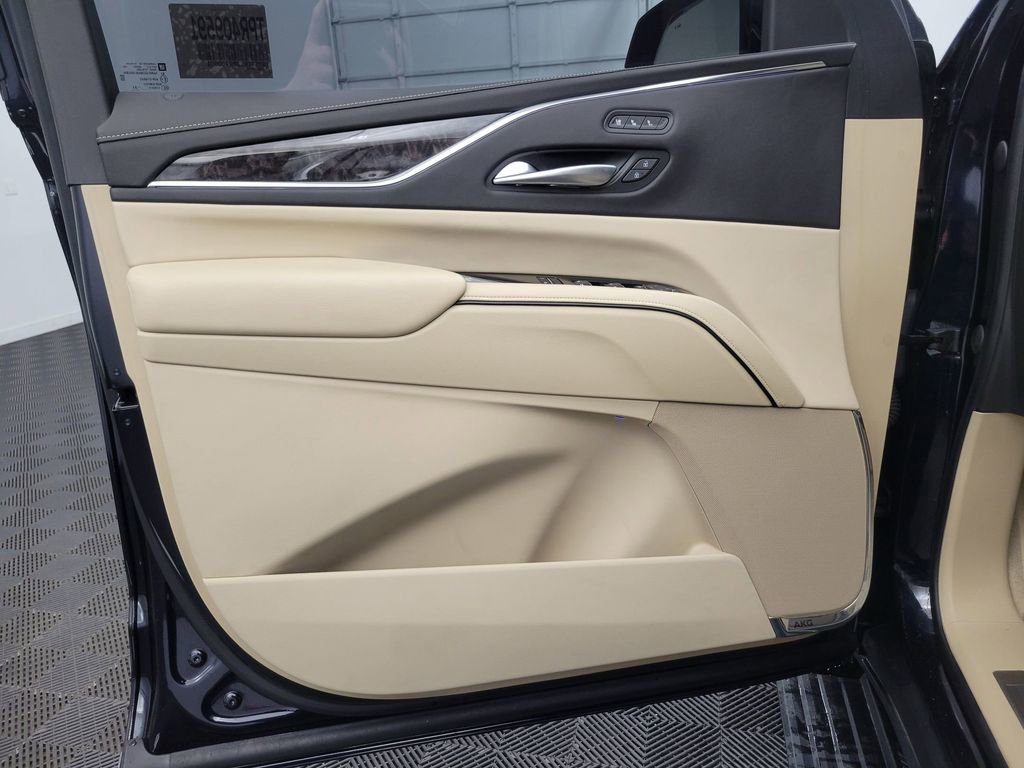 Used 2023 Cadillac Escalade Premium Luxury w/ Performance Package image 20