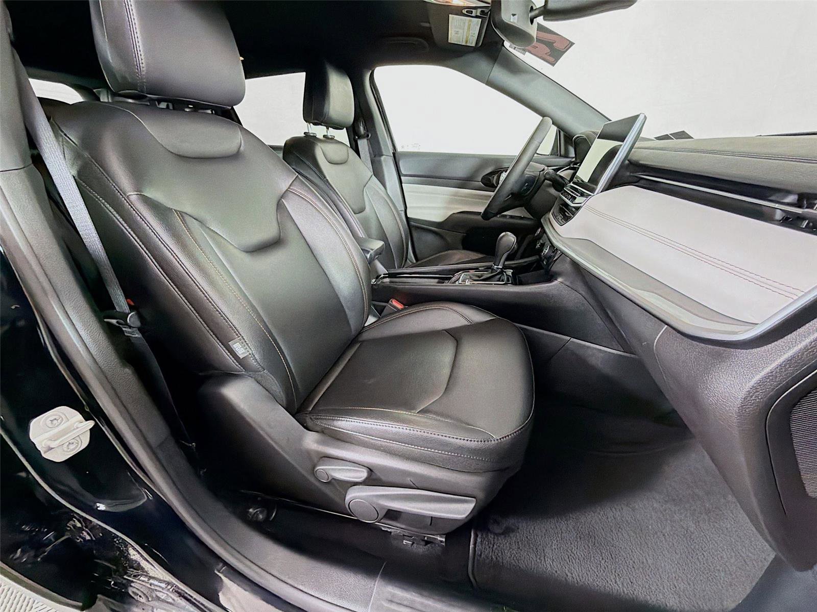 Used 2024 Jeep Compass Limited image 27