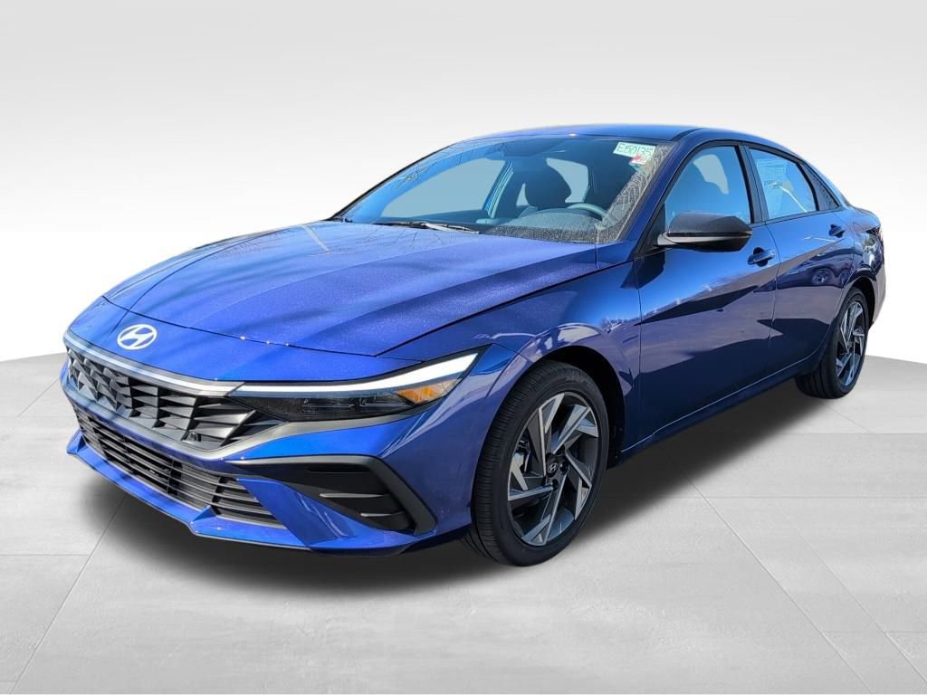 Used 2025 Hyundai Elantra SEL FWD image 3