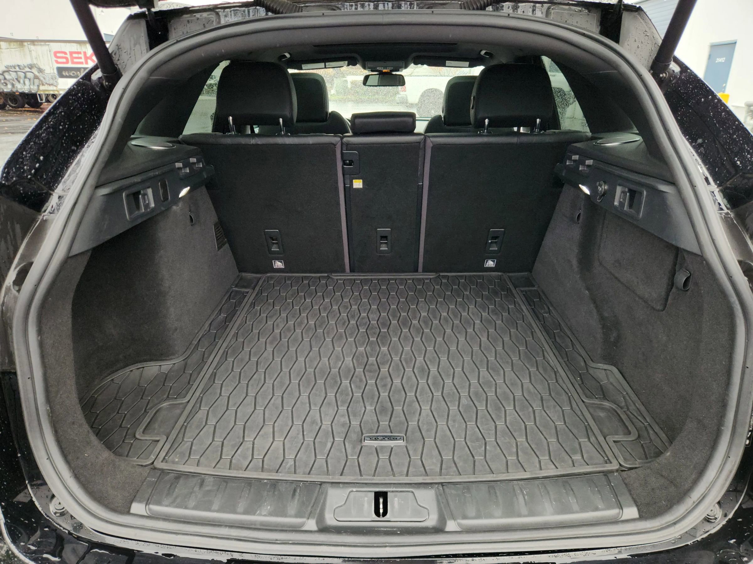 Used 2017 Jaguar F-PACE R-Sport image 22