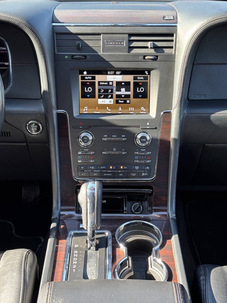 Used 2016 Lincoln Navigator L Reserve AWD/4WD image 27