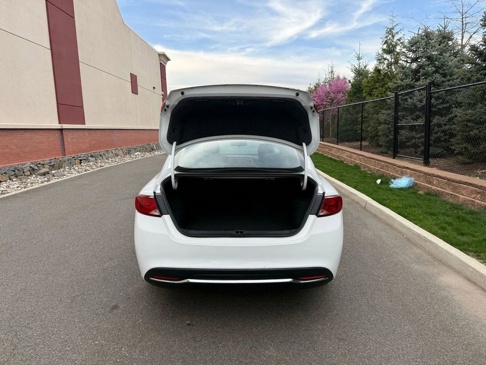 Used 2015 Chrysler 200 Limited w/ Convenience Group image 14