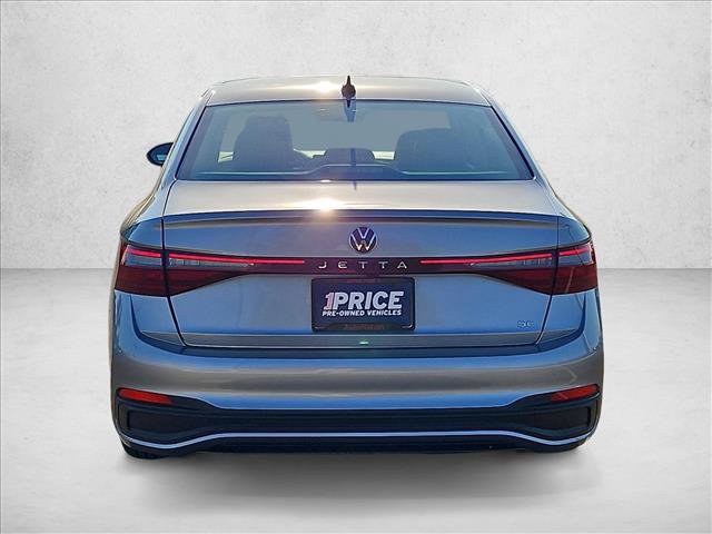 Used 2025 Volkswagen Jetta SE FWD image 3