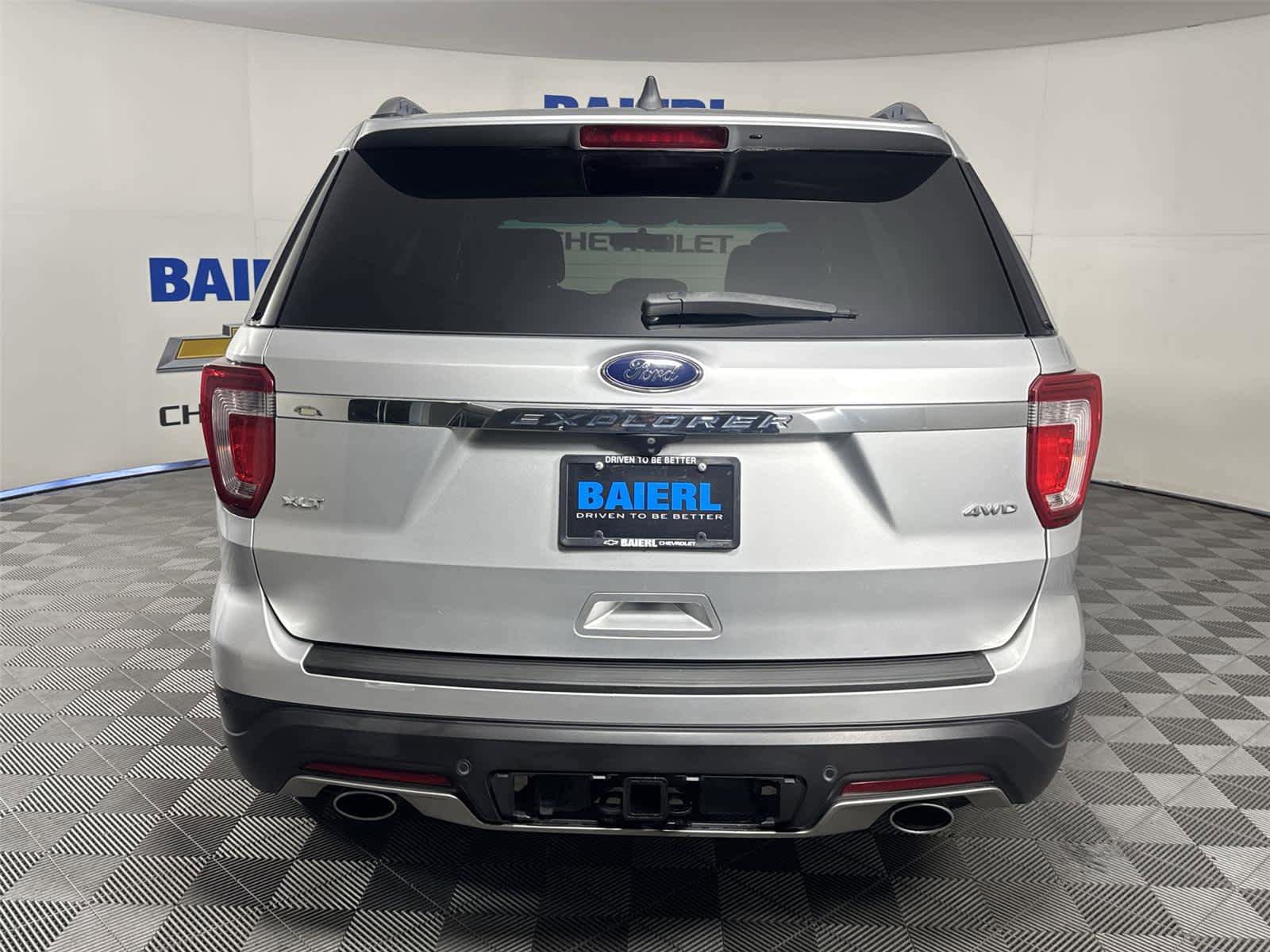 Used 2018 Ford Explorer XLT AWD/4WD image 4