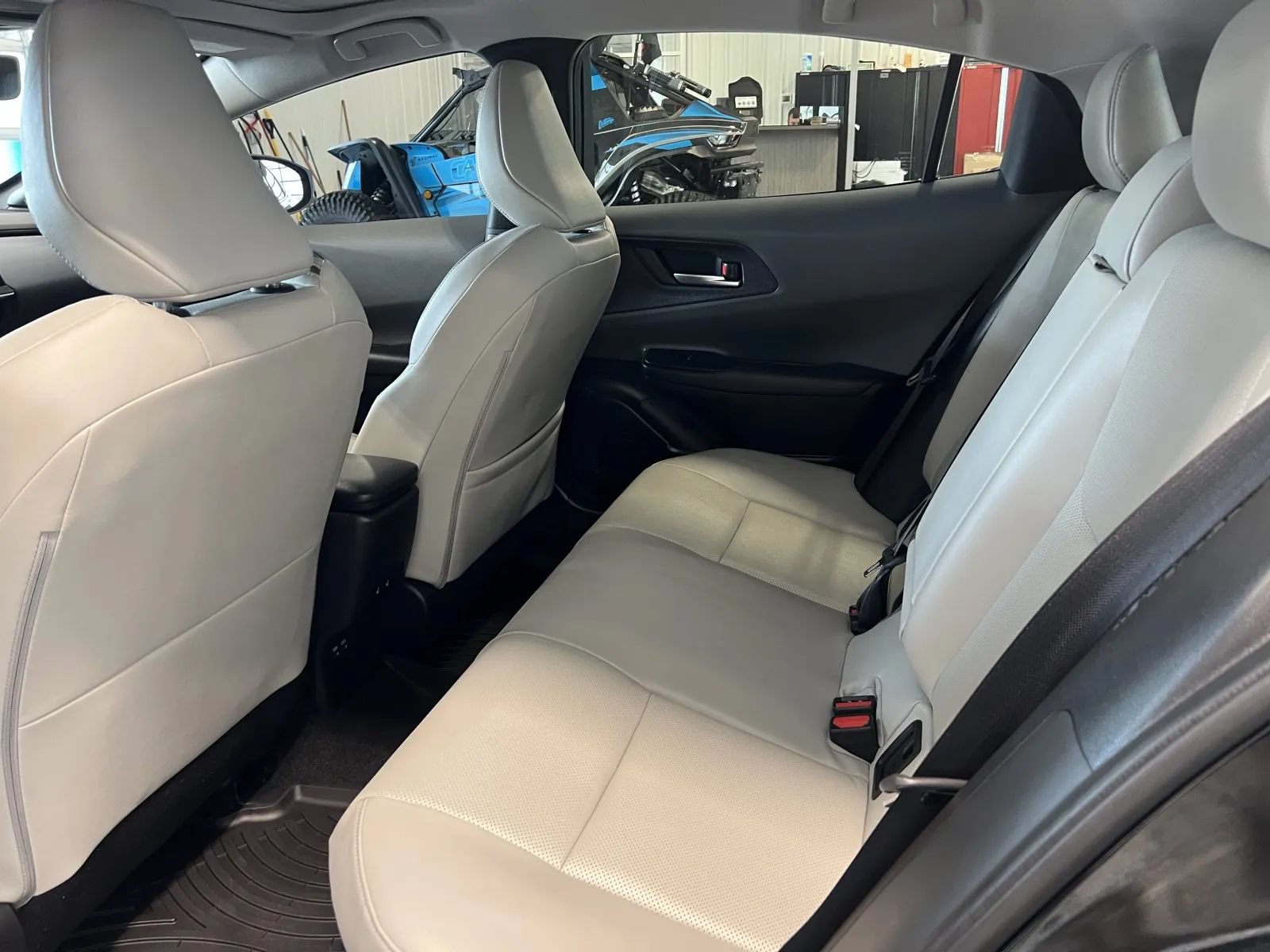 Used 2024 Toyota Prius Limited w/ Limited Premium Package FWD image 15