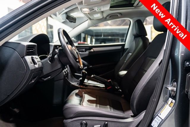 Used 2022 Volkswagen Passat 2.0T SE image 9