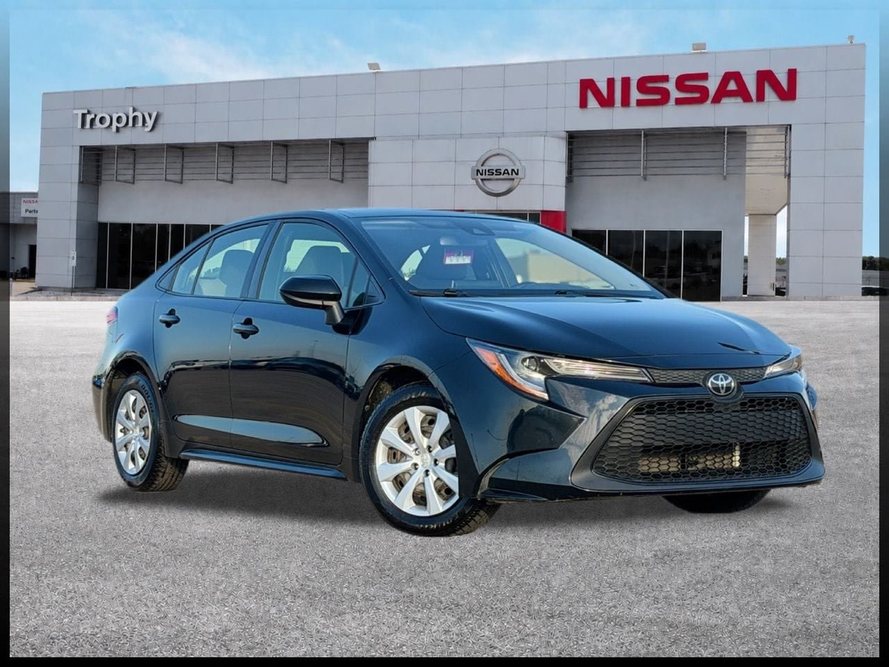 Used 2021 Toyota Corolla LE FWD image 1