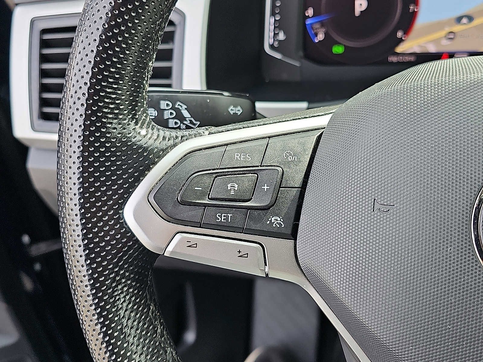 Used 2022 Volkswagen Atlas SEL R-Line image 25