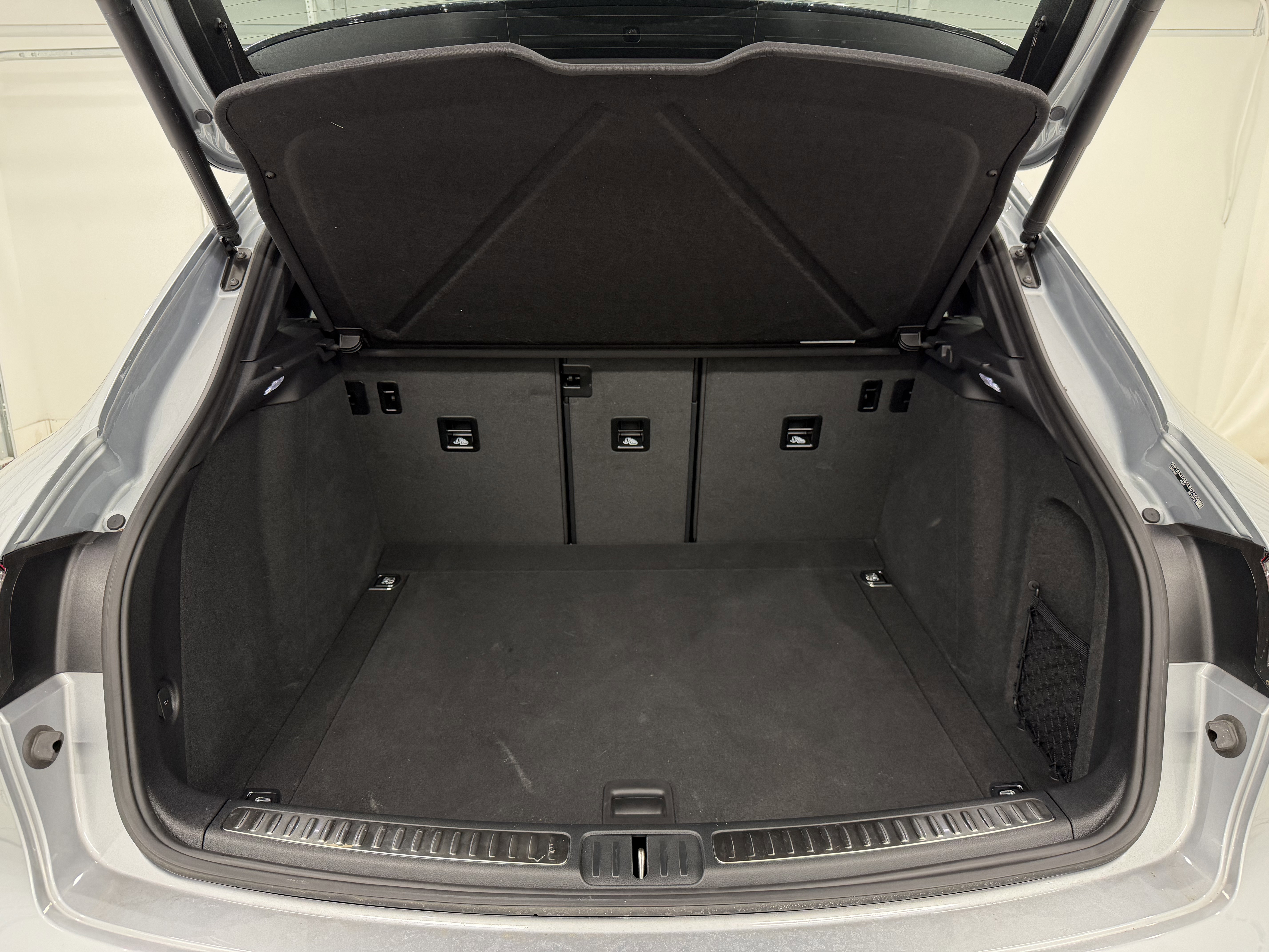 Certified 2025 Porsche Macan image 58