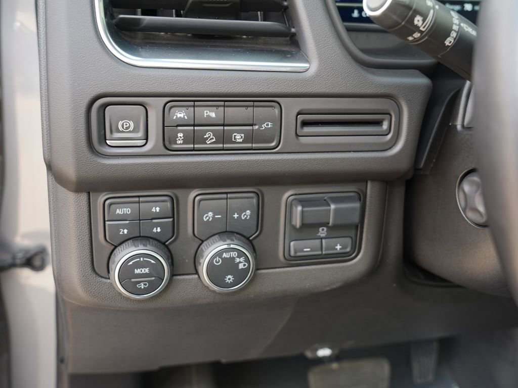 Used 2022 Chevrolet Tahoe Z71 w/ Z71 Off-Road Package AWD/4WD image 16